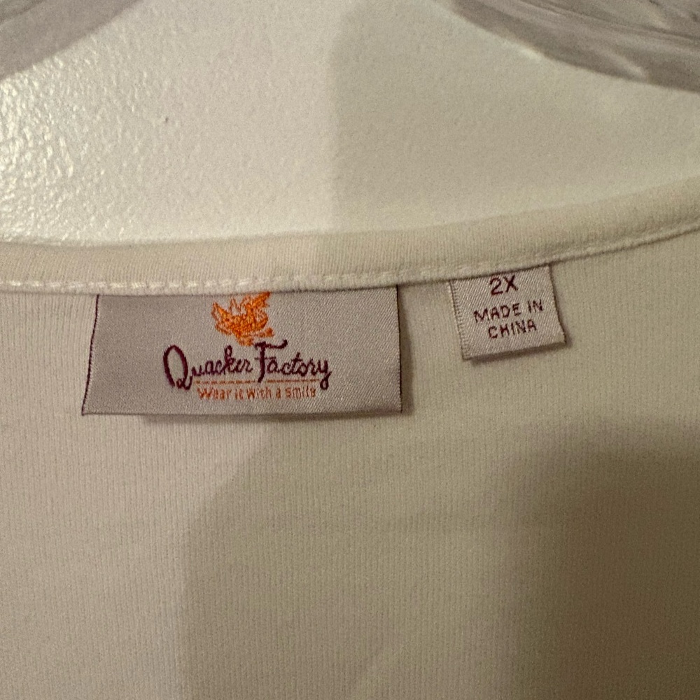 Quacker Factory Spring/Easter White Top - Picture 4 of 8